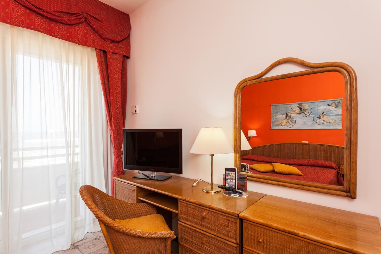 Marinella 3*